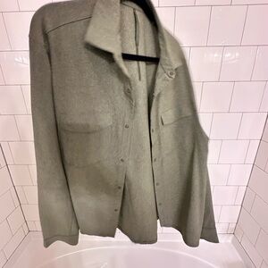 Men’s Green Lululemon lightweight jacket -size XL